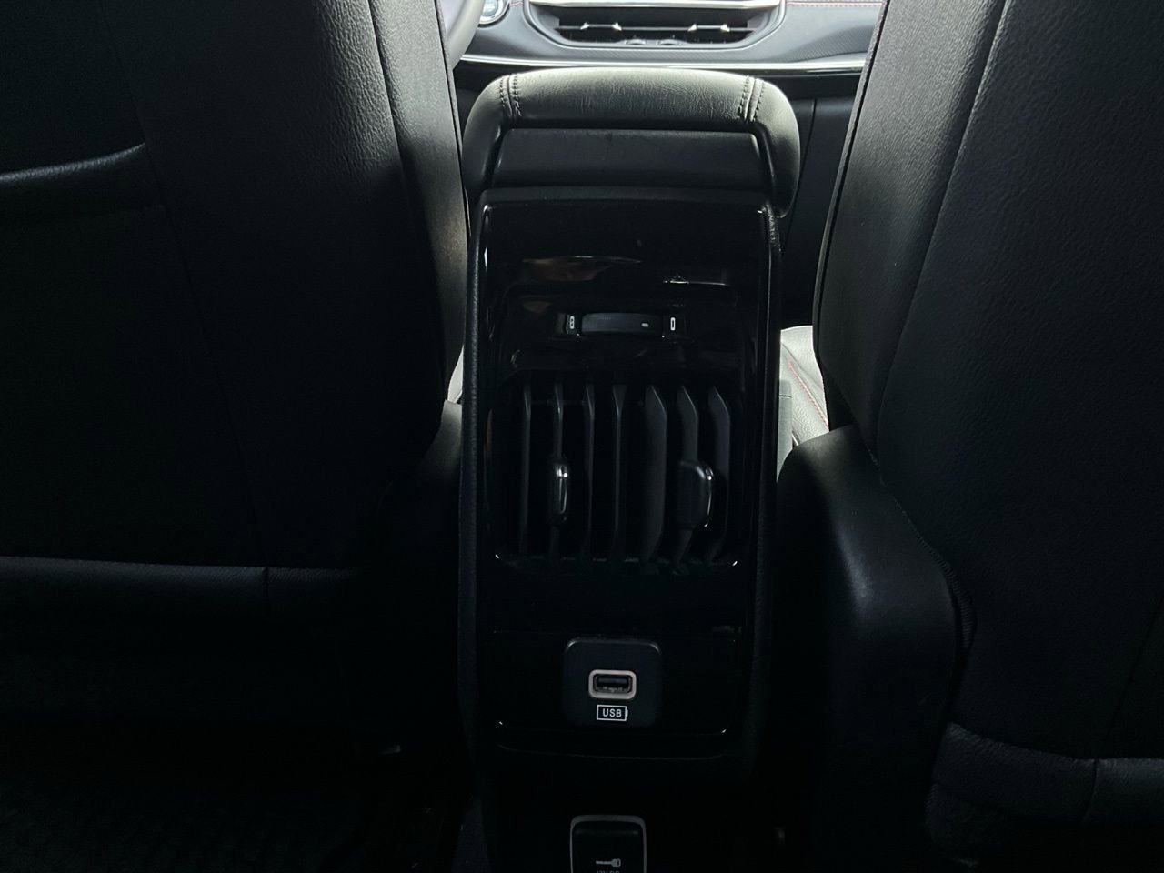 Used 2025 Jeep Compass Trailhawk image 12