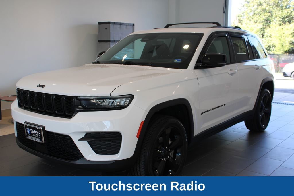 Used 2024 Jeep Grand Cherokee Altitude image 12