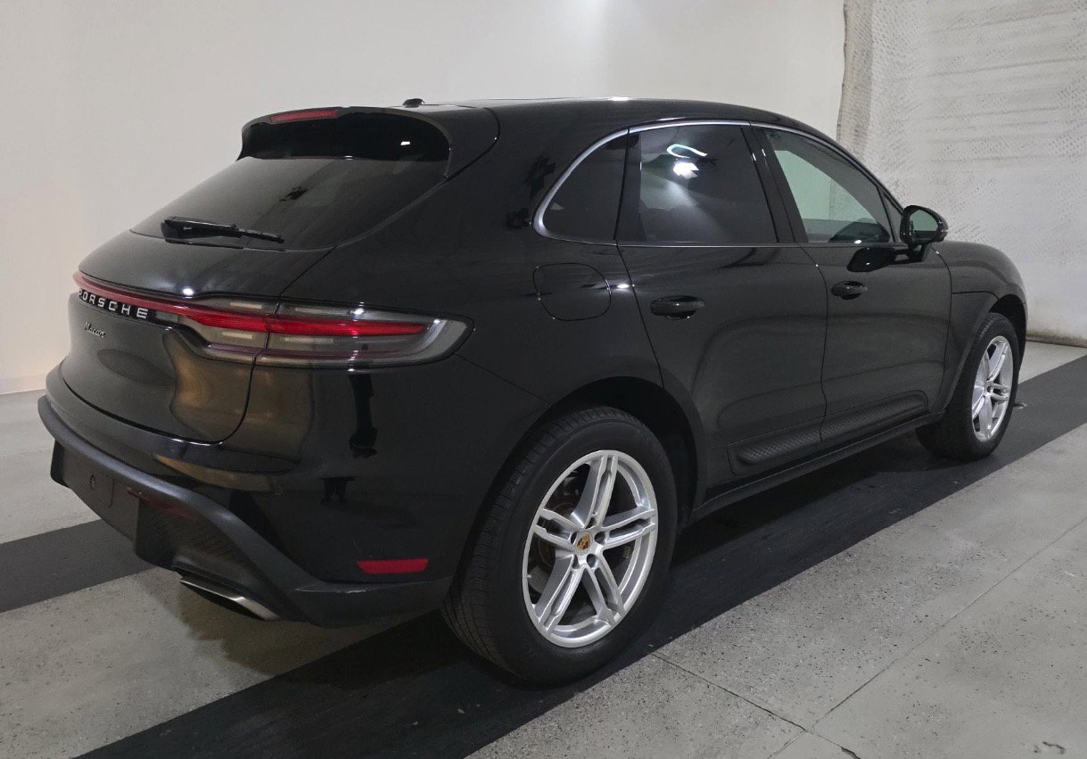 Used 2024 Porsche Macan image 3