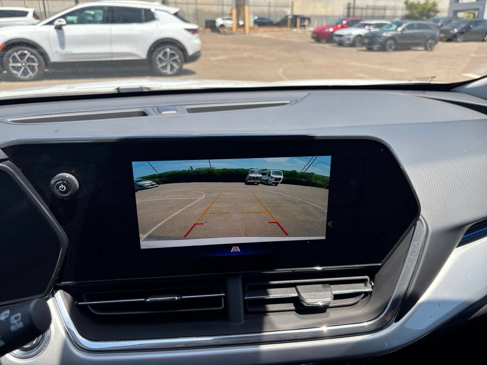 Used 2025 Chevrolet Trax LT FWD image 21