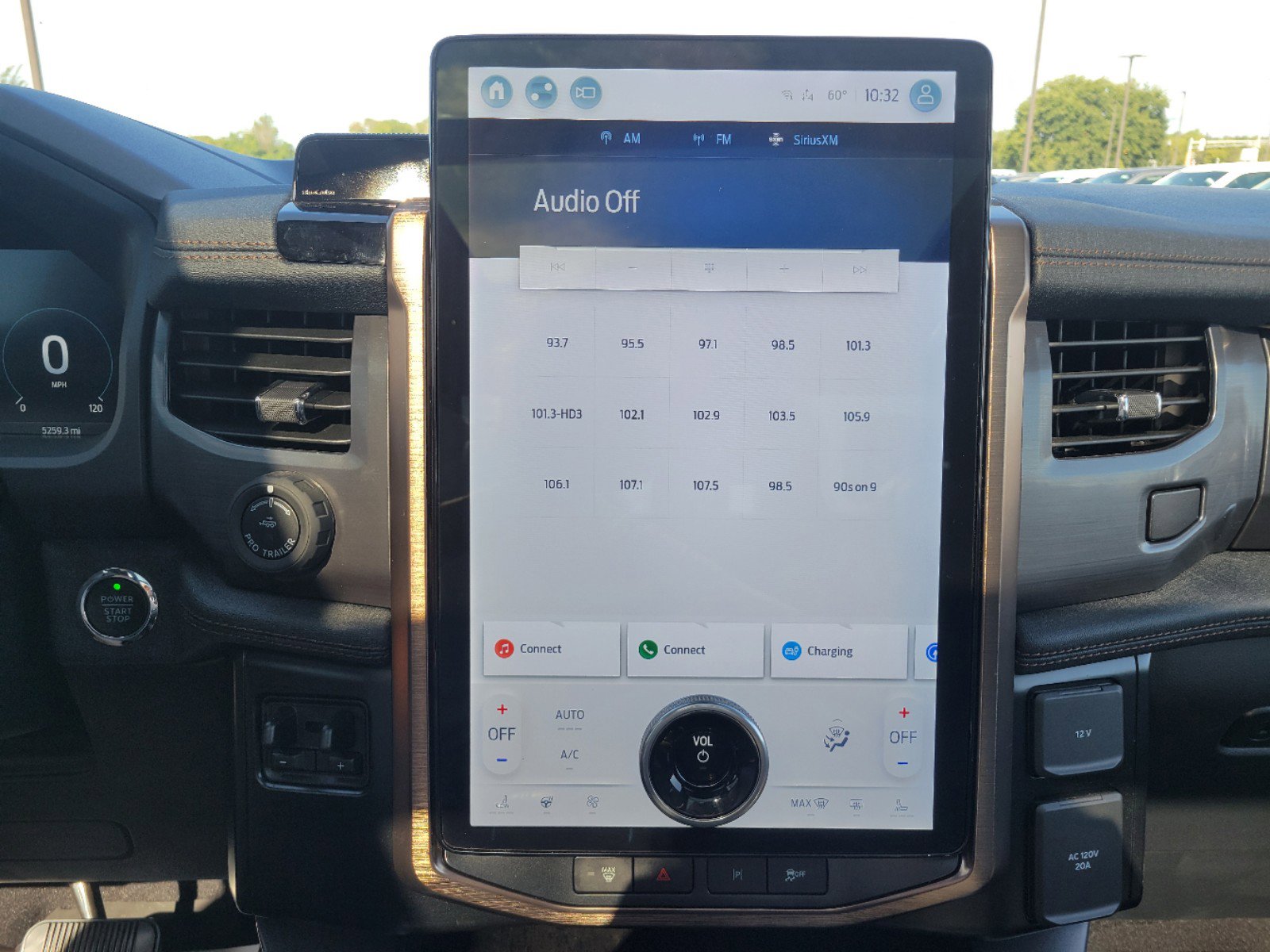 New 2023 Ford F150 Lightning Lariat w/ Equipment Group 511A High image 23