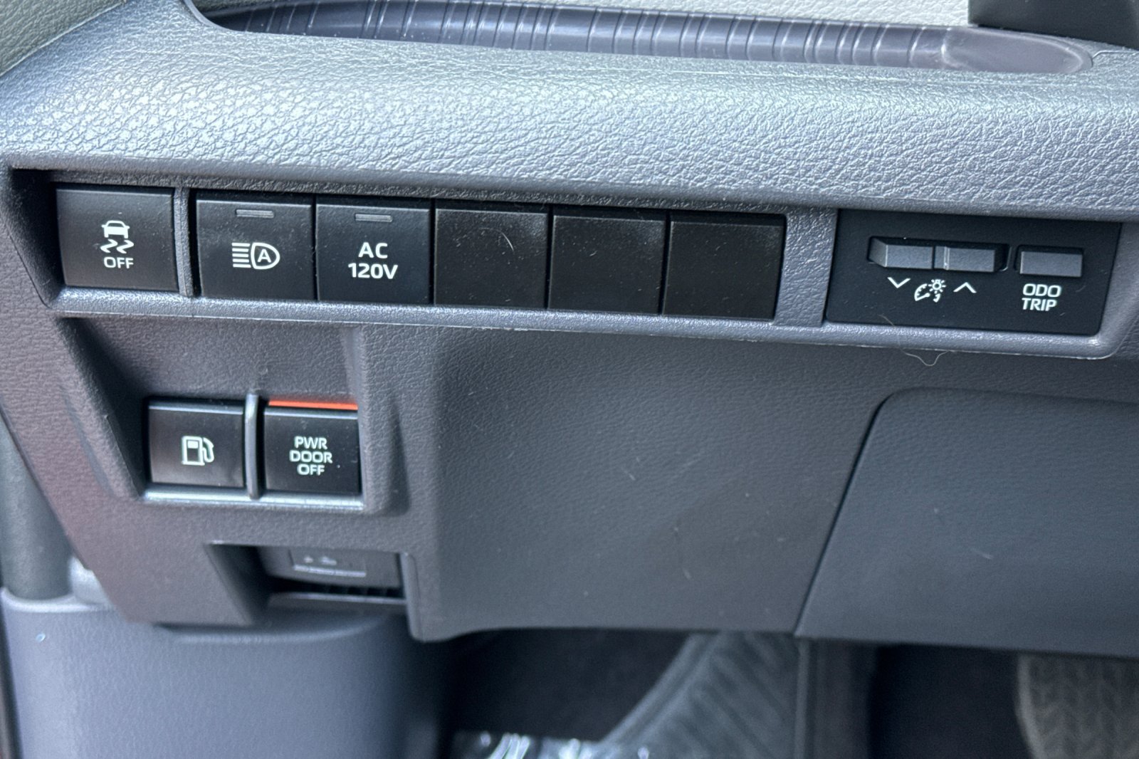 Certified 2024 Toyota Sienna Limited FWD image 34