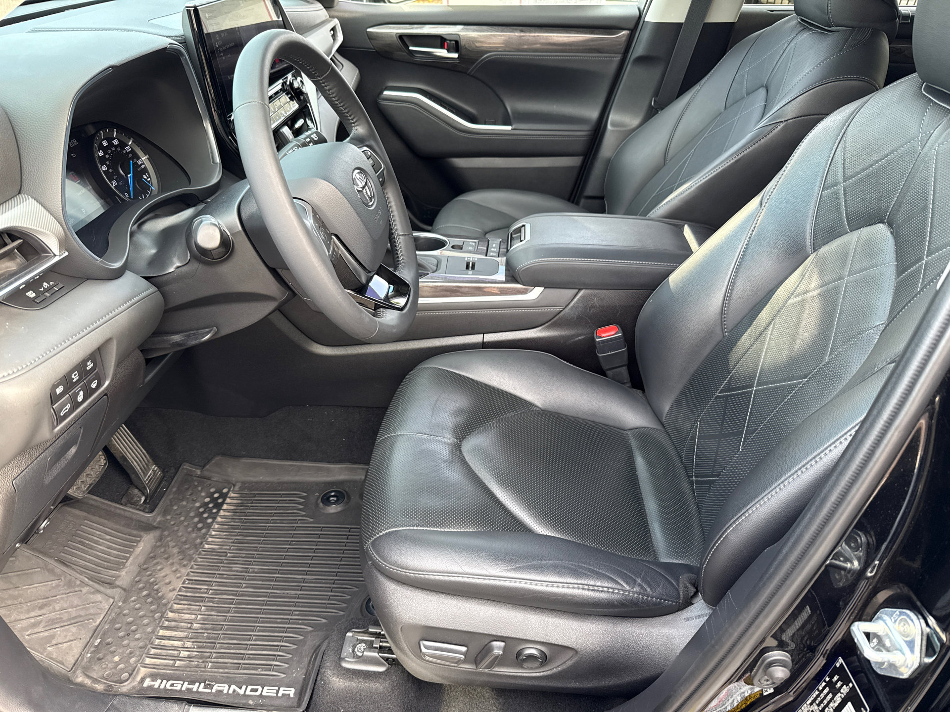 Used 2020 Toyota Highlander Platinum AWD/4WD image 28