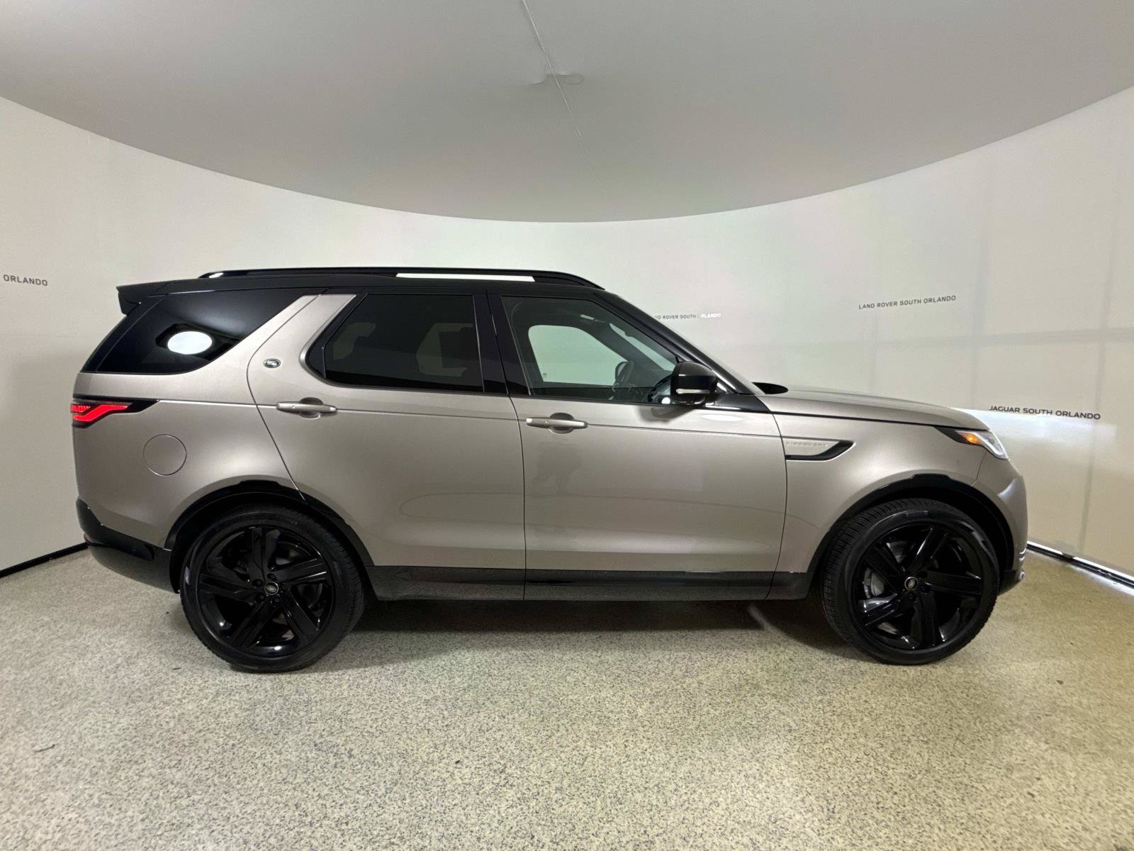New 2026 Land Rover Discovery Dynamic SE AWD/4WD image 6