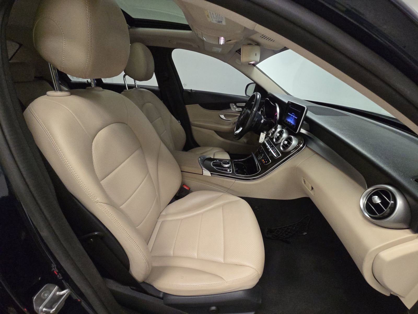 Used 2018 Mercedes-Benz C 300 Sedan w/ Premium Package image 17