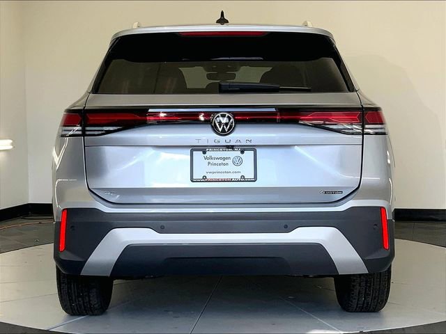 New 2026 Volkswagen Tiguan SE AWD/4WD image 14