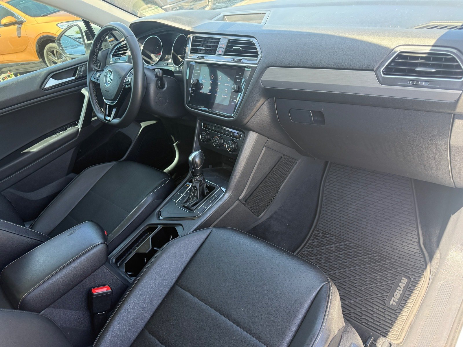 Used 2021 Volkswagen Tiguan SE w/ Panoramic Sunroof Package FWD image 27