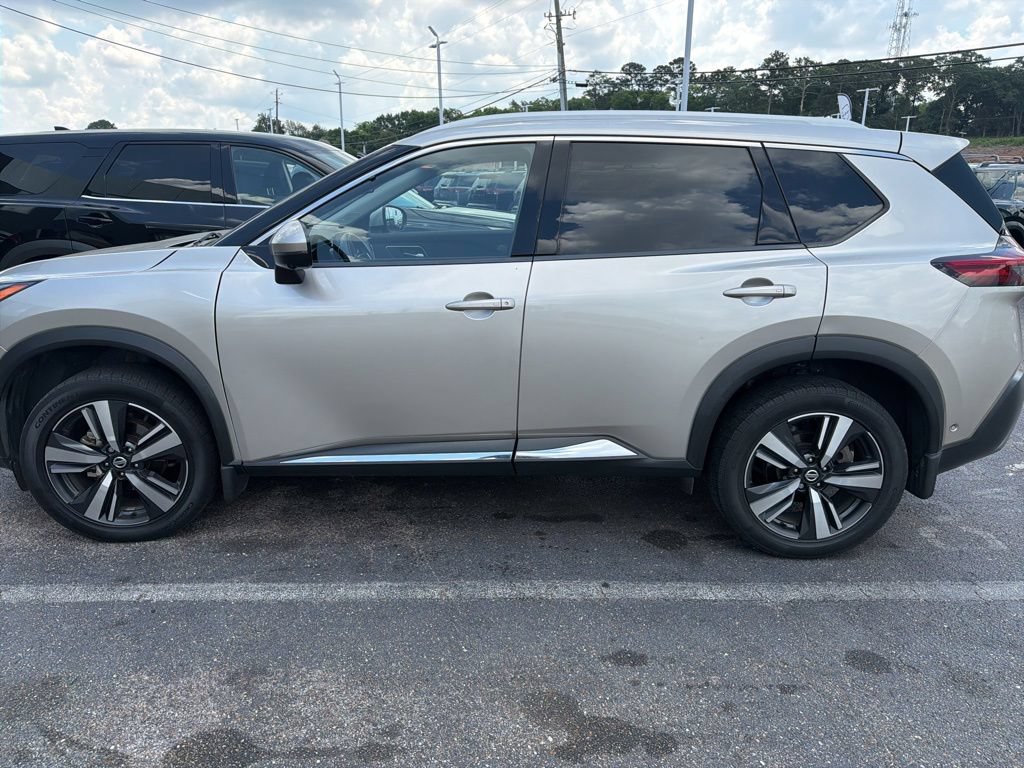 Used 2021 Nissan Rogue Platinum FWD image 2
