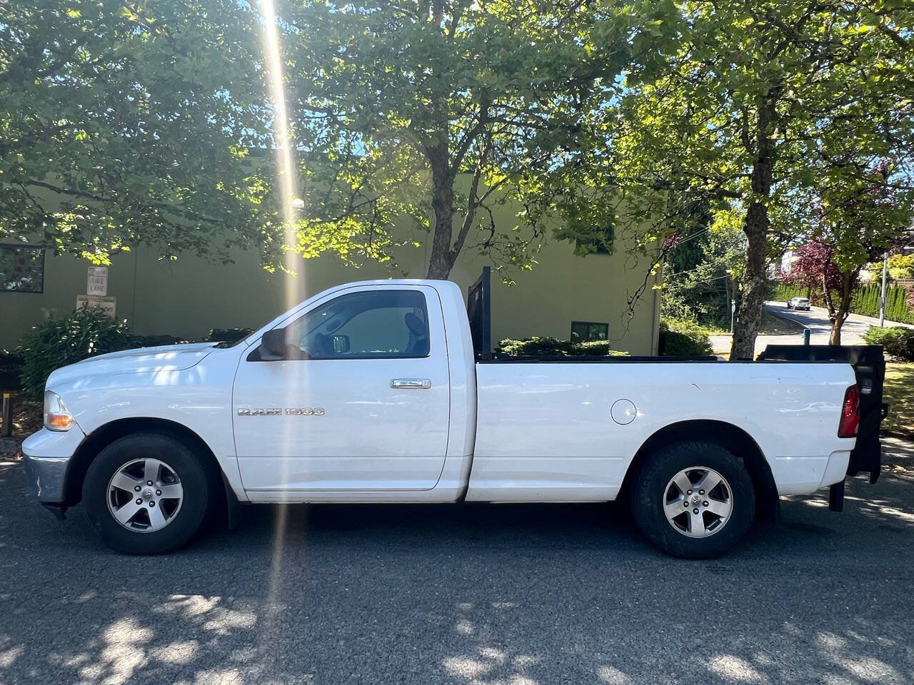Used 2011 RAM 1500 Classic SLT RWD image 2