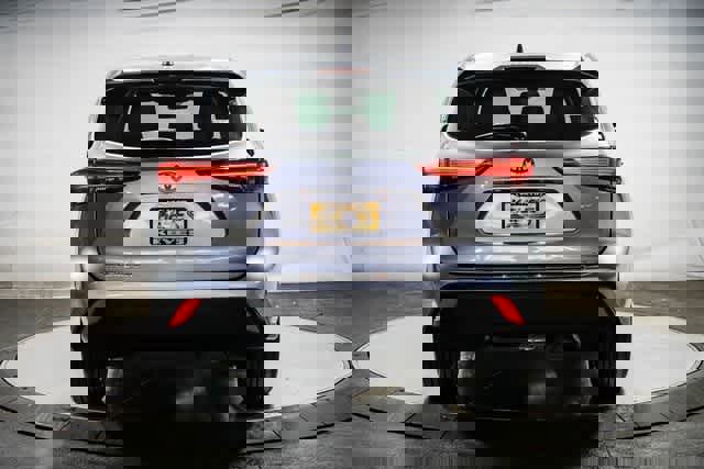 Certified 2023 Toyota Highlander LE image 3