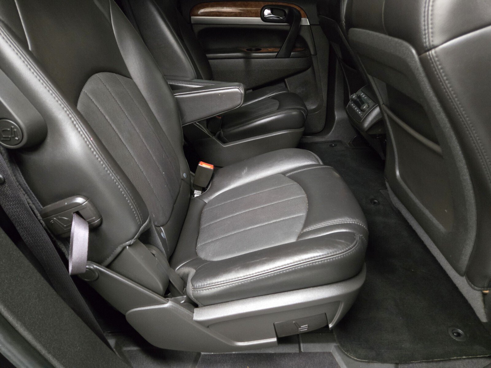 Used 2012 Buick Enclave Premium FWD image 12