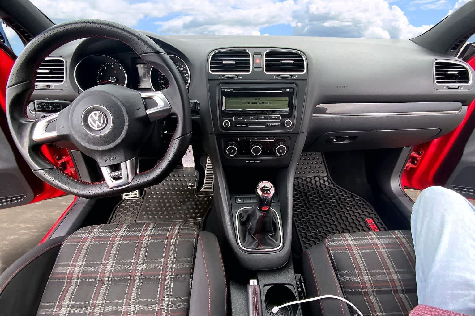 Used 2011 Volkswagen GTI 2-Door FWD image 10