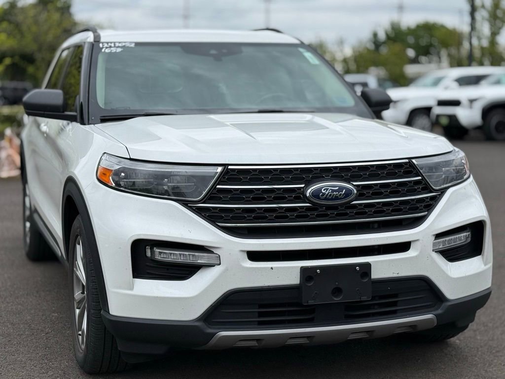 Used 2023 Ford Explorer XLT w/ Equipment Group 202A RWD image 7