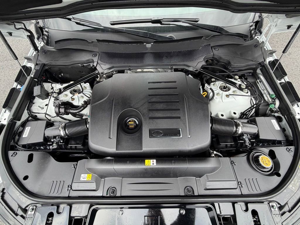 Used 2022 Land Rover Range Rover Sport HST image 17