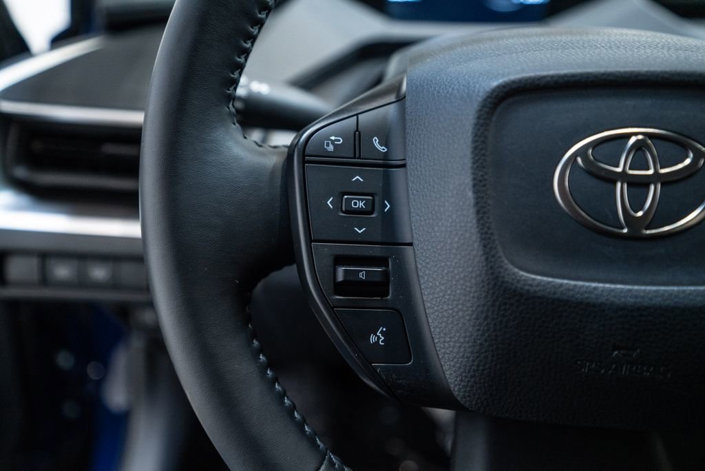 Used 2025 Toyota Prius LE image 19