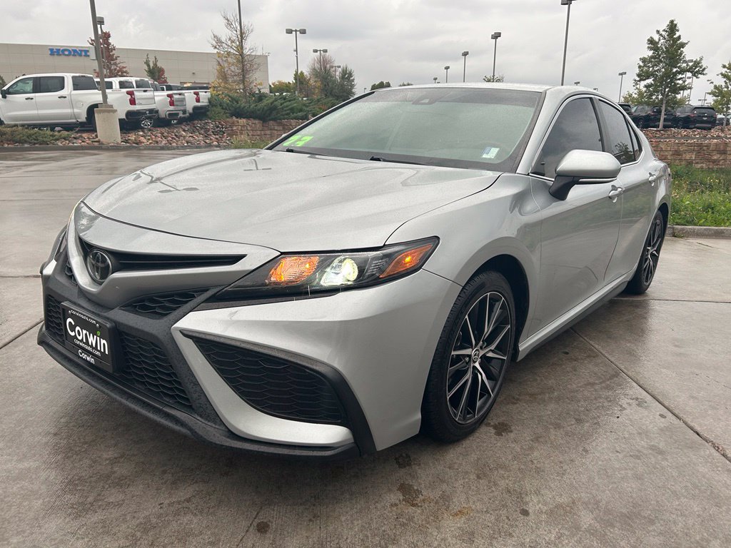Used 2023 Toyota Camry SE AWD/4WD image 3