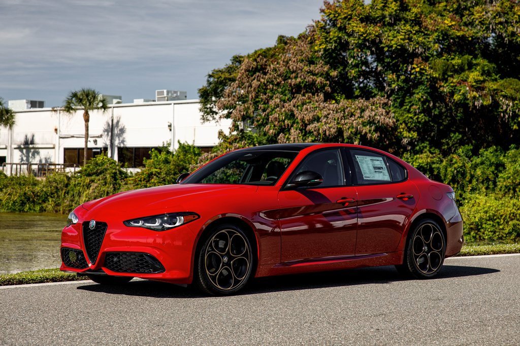 New 2025 Alfa Romeo Giulia w/ Driving Assist Package image 7