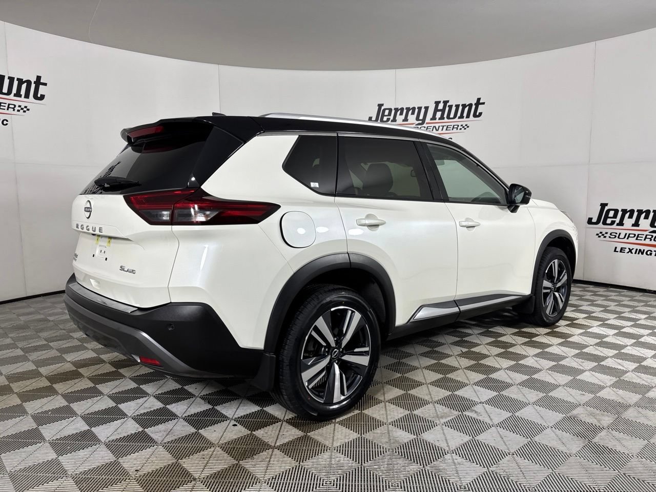 Used 2023 Nissan Rogue SL AWD/4WD image 4