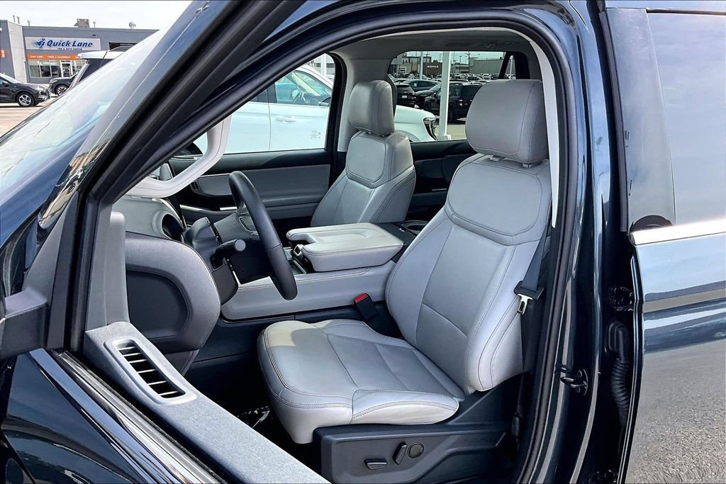Certified 2025 Ford Expedition Active AWD/4WD image 24