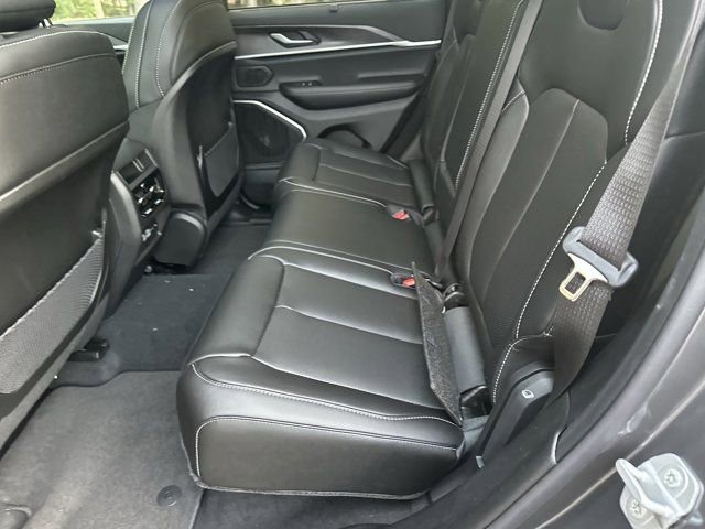 New 2025 Jeep Grand Cherokee Limited w/ Luxury Tech Group II image 19