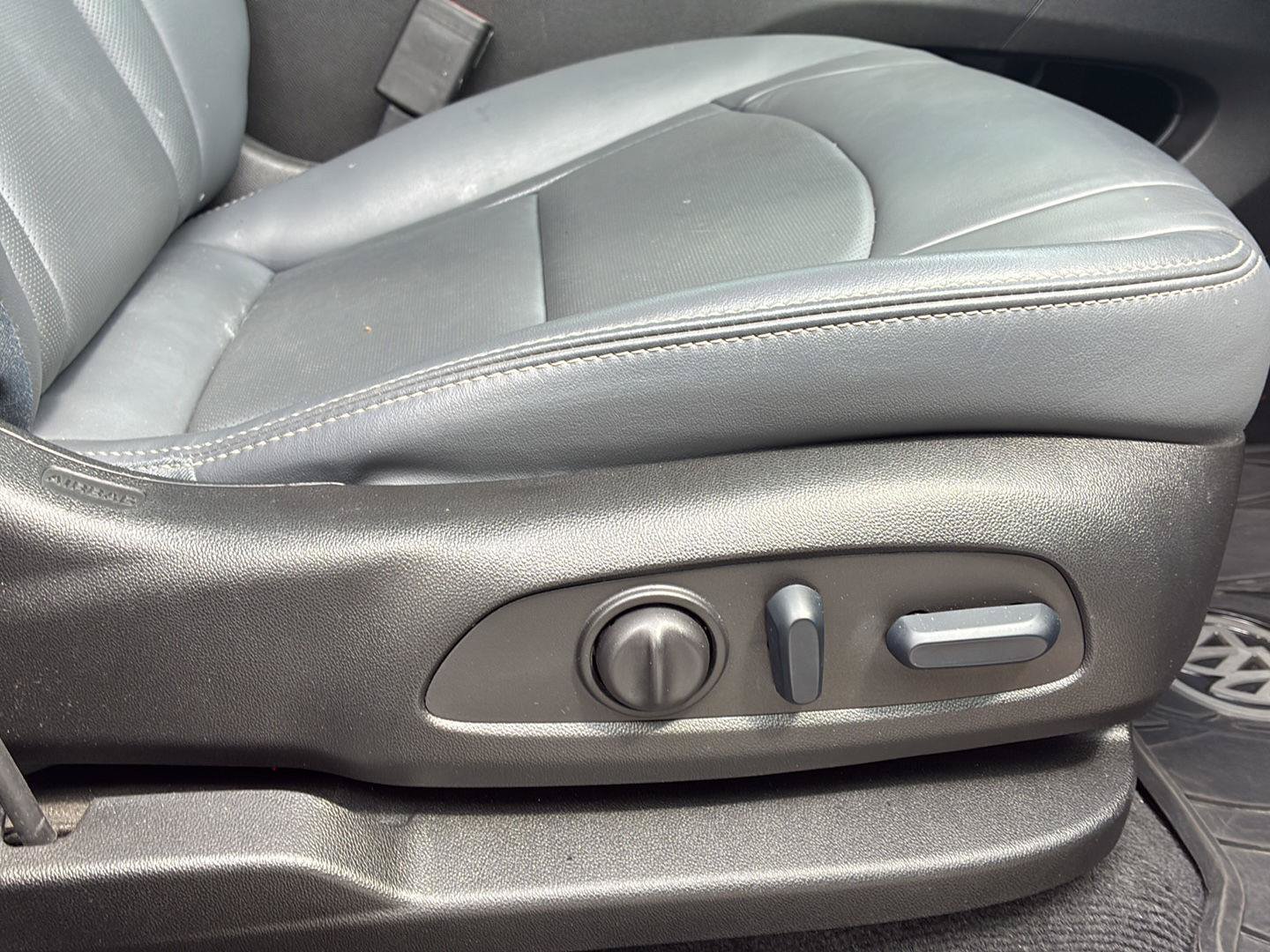 Used 2024 Buick Enclave Essence w/ Experience Buick Package FWD image 7
