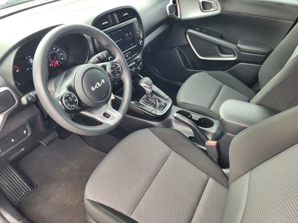 Used 2022 Kia Soul LX image 8