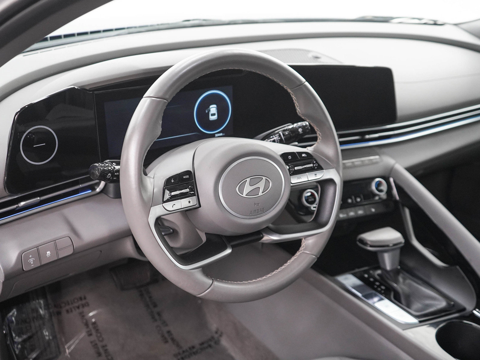 Used 2025 Hyundai Elantra SEL FWD image 18