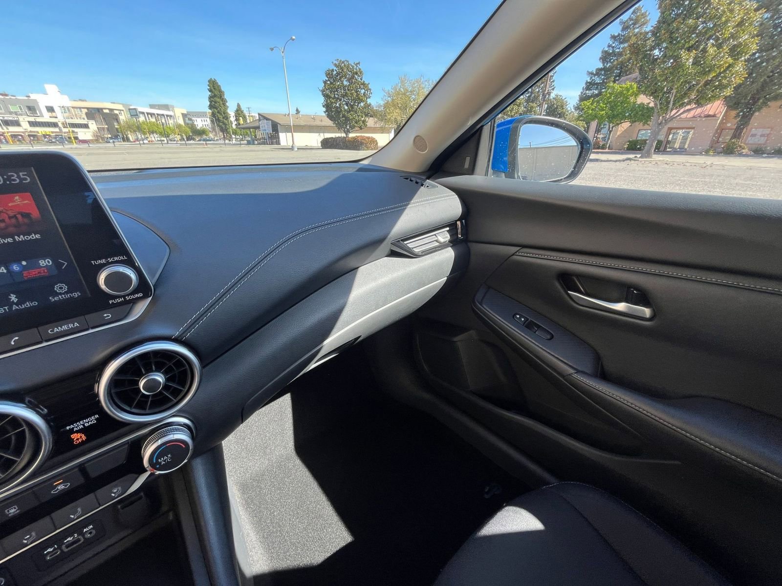 Used 2025 Nissan Sentra SV FWD image 33