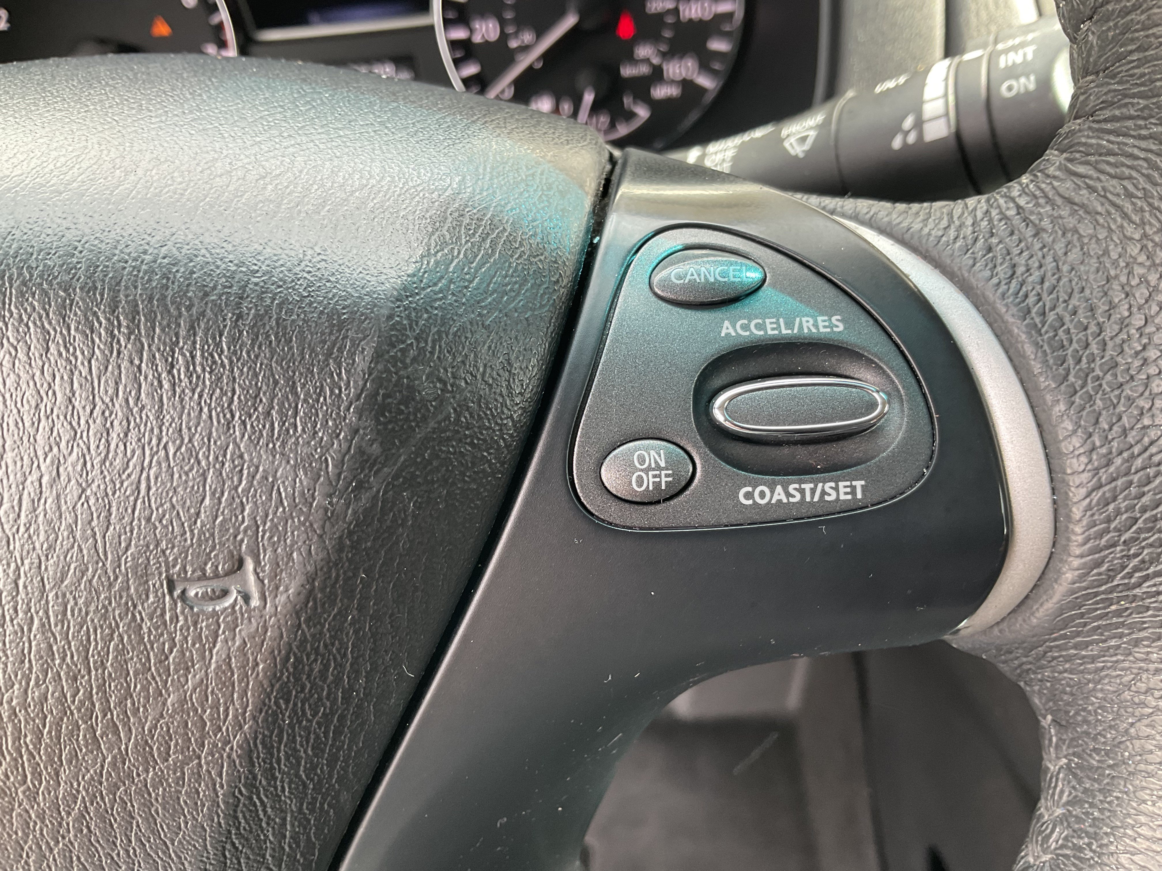 Used 2015 Nissan Pathfinder Platinum FWD image 34