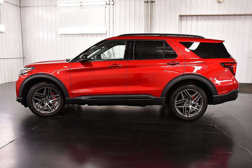 Used 2025 Ford Explorer ST-Line w/ Premium Package AWD/4WD image 4
