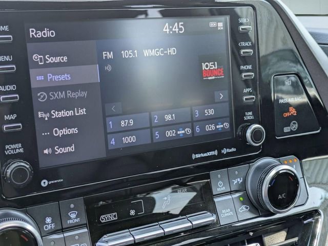 Used 2022 Toyota Highlander XLE AWD/4WD image 25