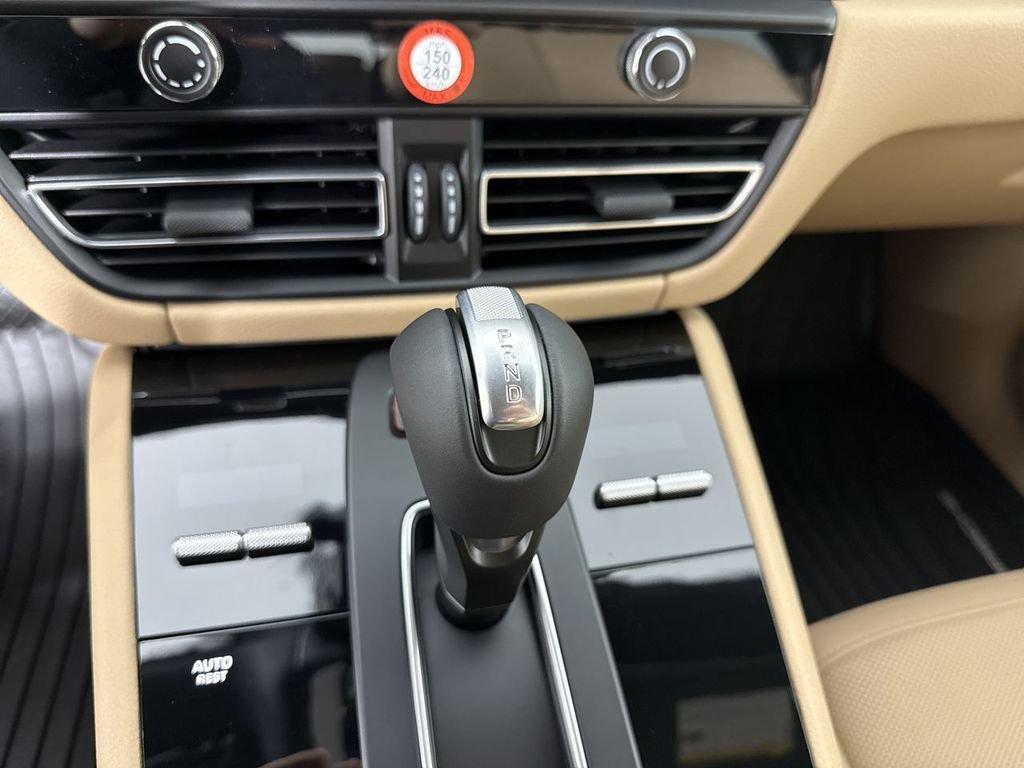 New 2026 Porsche Macan AWD/4WD image 33