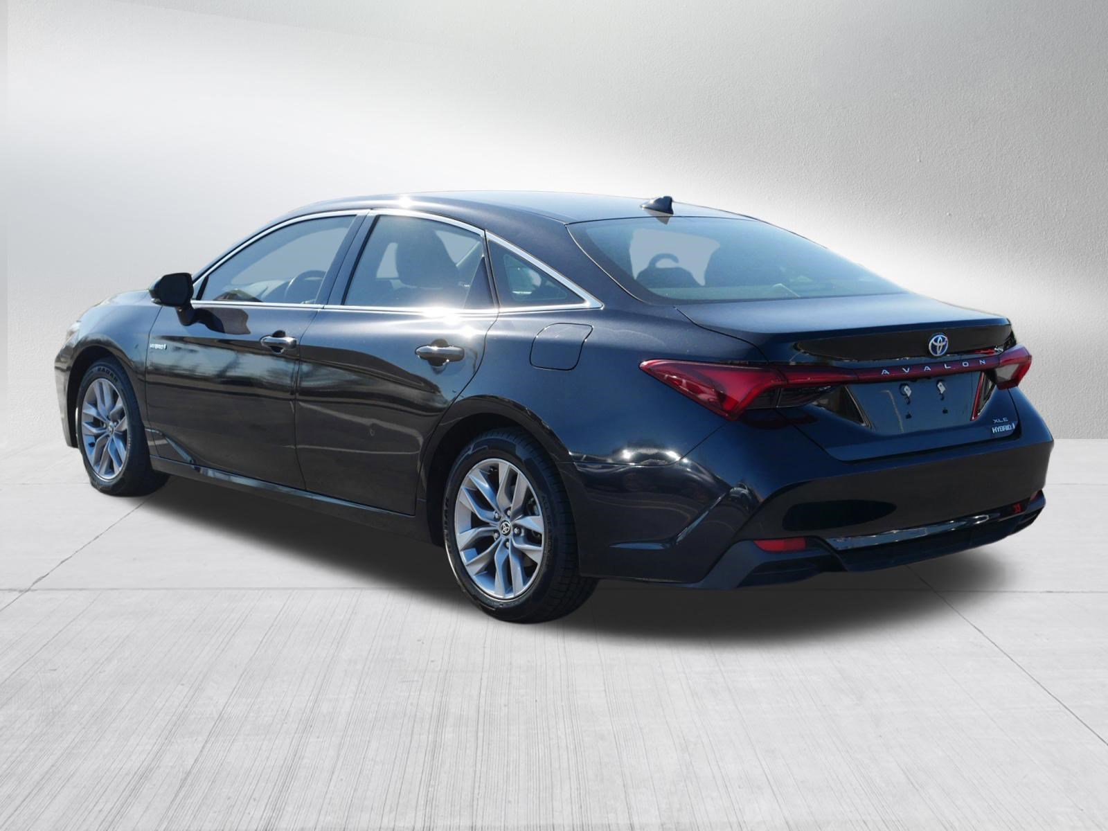 Used 2020 Toyota Avalon XLE FWD image 5