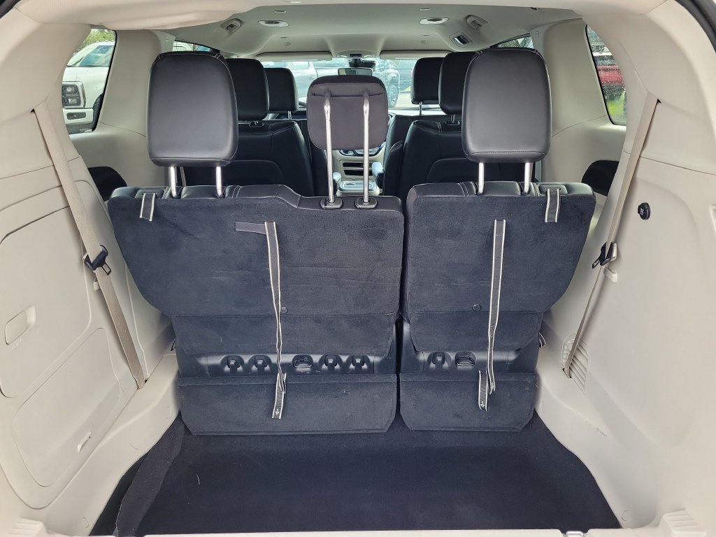Used 2023 Chrysler Pacifica Touring-L FWD image 11