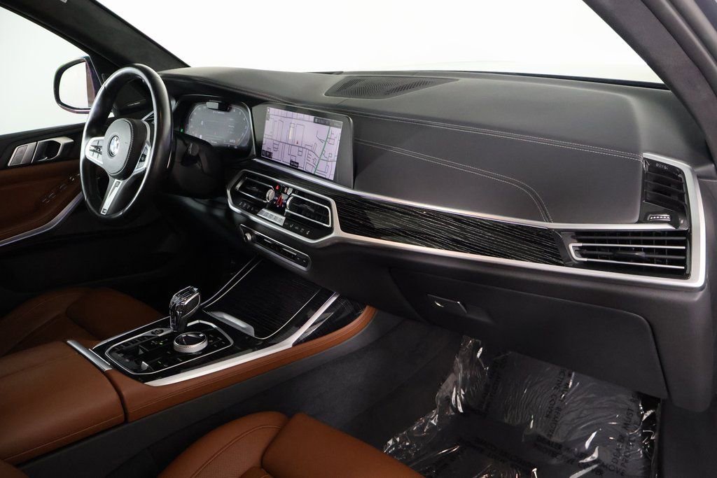 Used 2022 BMW X7 M50i image 9