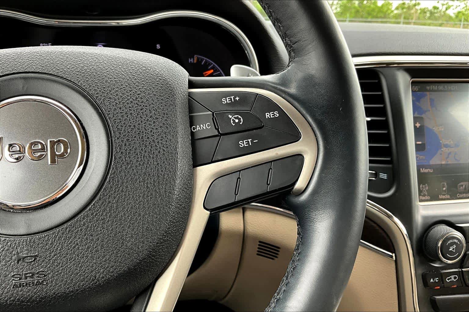 Used 2015 Jeep Grand Cherokee Limited w/ Luxury Group II image 24