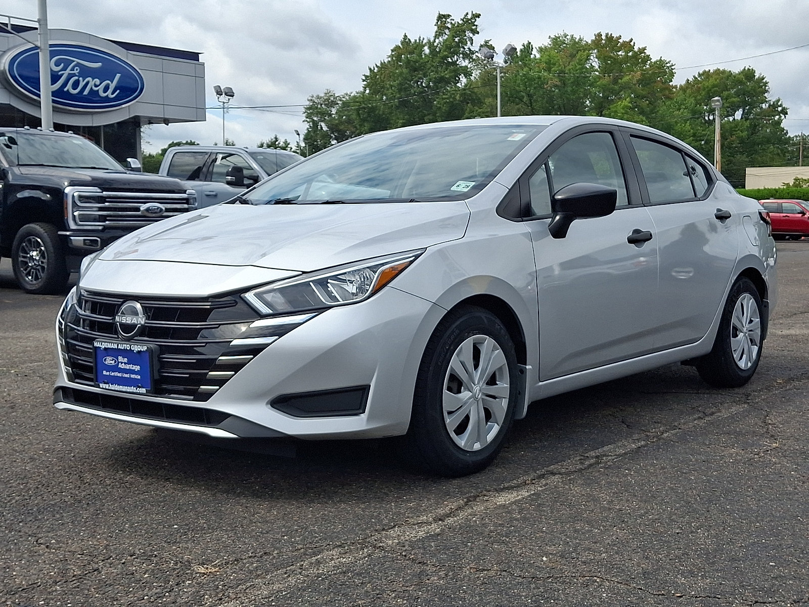 Used 2023 Nissan Versa S w/ Trunk Package FWD image 3