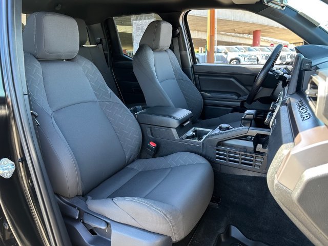 Certified 2025 Toyota Tacoma SR5 AWD/4WD image 10