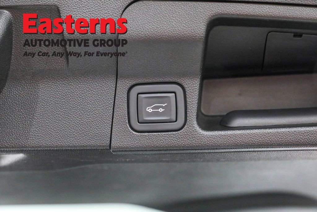 Used 2023 GMC Acadia SLT image 24