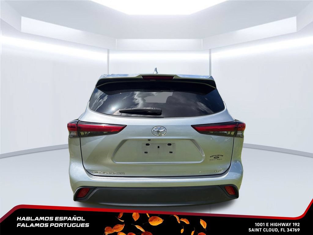 Used 2022 Toyota Highlander XLE FWD image 4