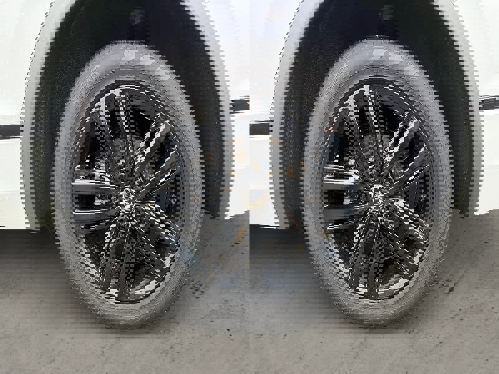 Used 2022 Volkswagen Tiguan SE R-Line image 9