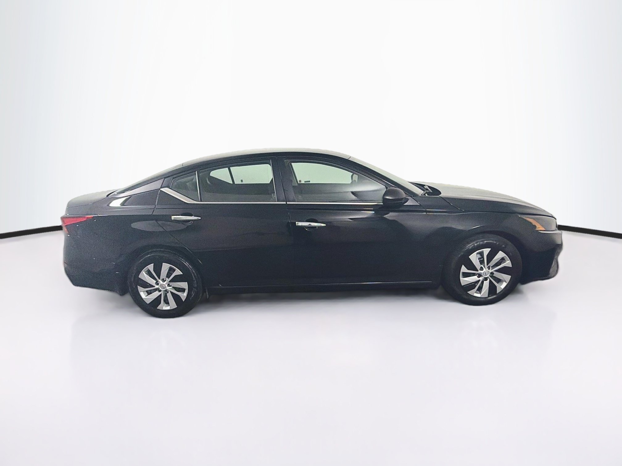 Used 2024 Nissan Altima 2.5 S FWD image 10