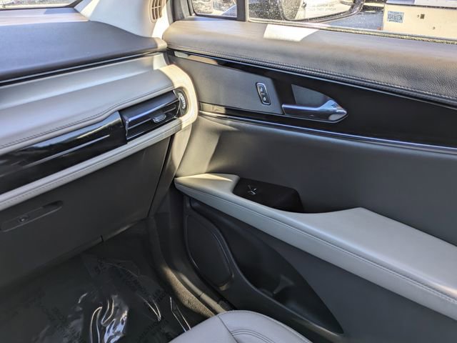 Used 2022 Lincoln Nautilus FWD w/ Premium Package image 19