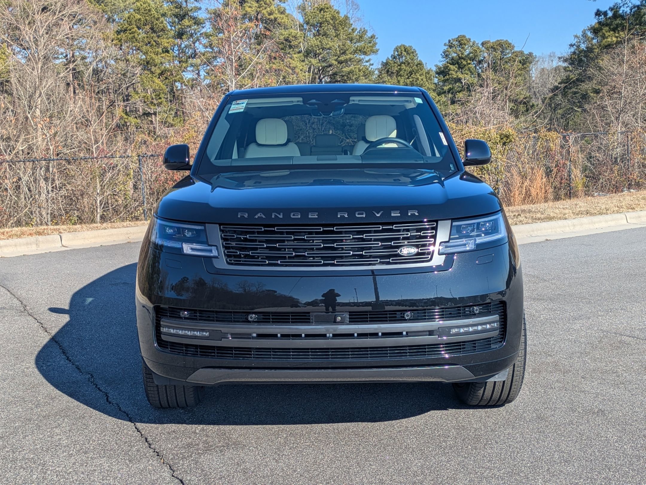 Certified 2025 Land Rover Range Rover SE image 2