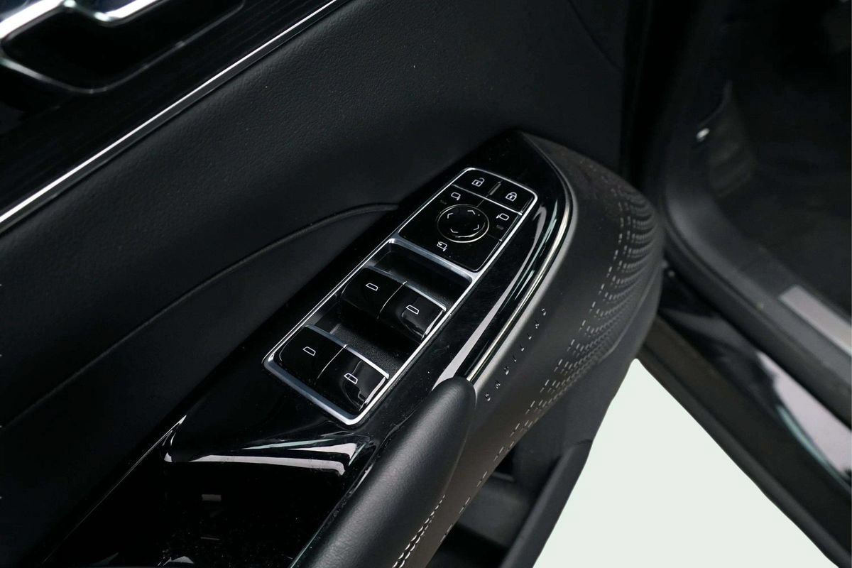 Used 2024 Cadillac Lyriq Luxury RWD image 16