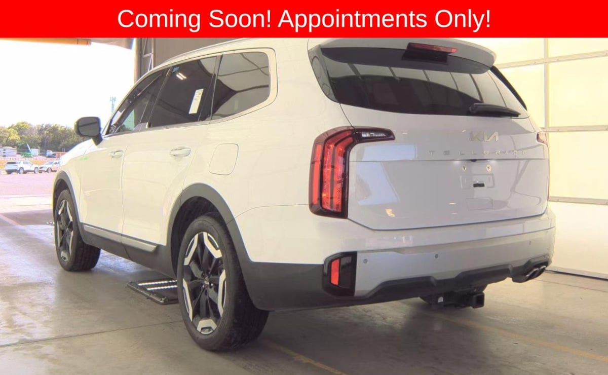 Used 2024 Kia Telluride S FWD image 4