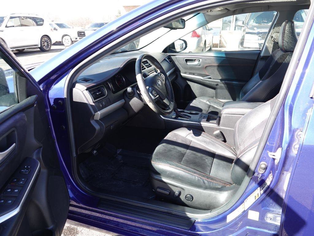 Used 2015 Toyota Camry XSE w/ Moonroof Package image 7