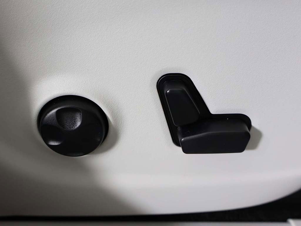 Used 2019 Jeep Cherokee Overland w/ Technology Group image 36