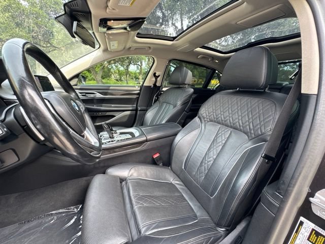 Used 2021 BMW 740i w/ Premium Package RWD image 15