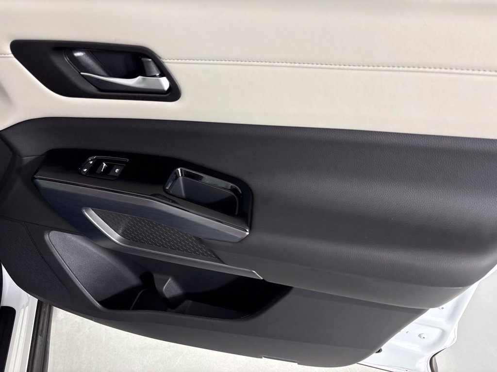 New 2026 Nissan Pathfinder SL FWD image 15